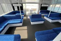 Tàu du lịch để bán