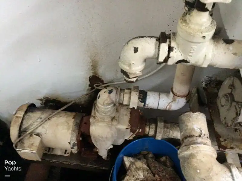 Tàu kéo lưới để bán