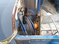 Tàu chở cá sống để bán