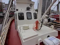 Tàu dẫn đường để bán