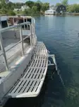 Tàu chở thủy thủ đoàn để bán