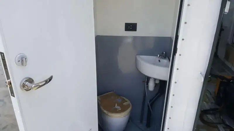 Tàu dẫn đường để bán