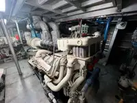 Tàu chở thủy thủ đoàn để bán