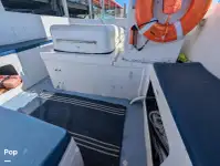 Tàu chở khách và hàng hóa để bán