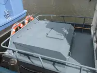 Tàu chở thủy thủ đoàn để bán