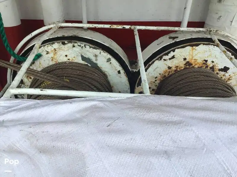Tàu kéo lưới để bán