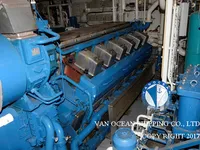 Tàu kéo lưới để bán