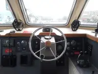 Tàu dẫn đường để bán