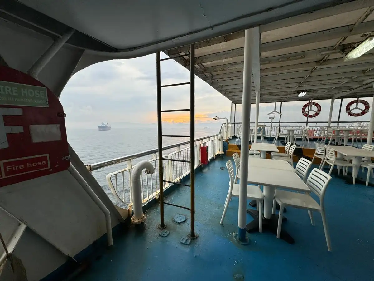 Tàu du lịch để bán