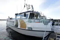 Tàu du lịch để bán
