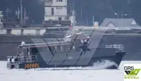 Tàu chở thủy thủ đoàn để bán