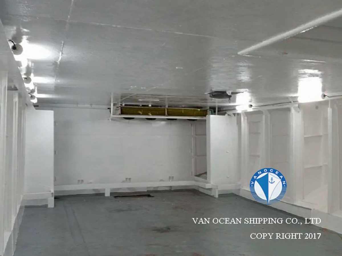 Tàu kéo lưới để bán