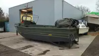 Tàu làm việc để bán