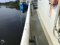 Tàu kéo lưới để bán