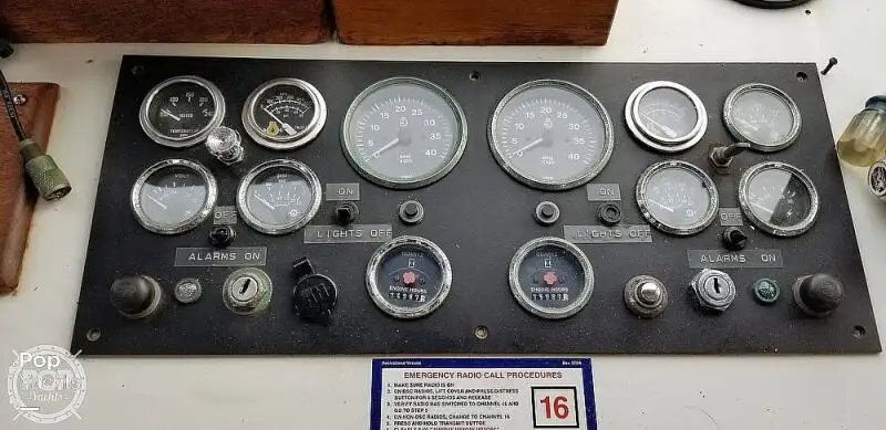 Tàu kéo lưới để bán