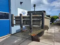 Tàu làm việc để bán