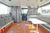 Tàu du lịch để bán