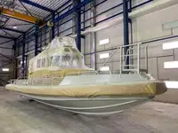 Tàu chở thủy thủ đoàn để bán