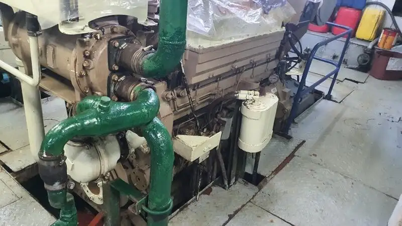 Tàu câu dài để bán