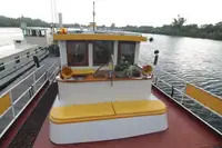 Tàu du lịch để bán