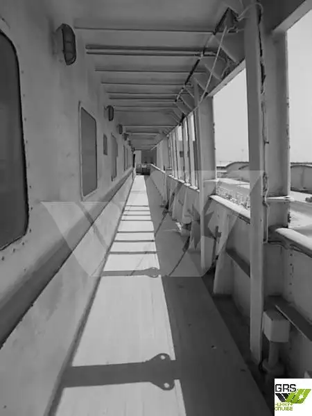 Tàu du lịch để bán