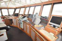 Tàu kéo lưới để bán