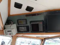 Tàu kéo lưới để bán