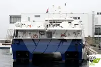 Tàu du lịch để bán