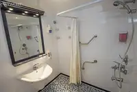 Tàu du lịch để bán