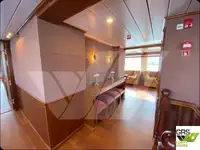 Tàu du lịch để bán