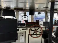 Tàu kéo để bán