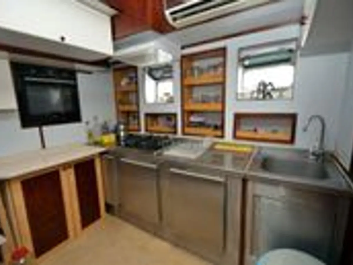 Du thuyền để bán