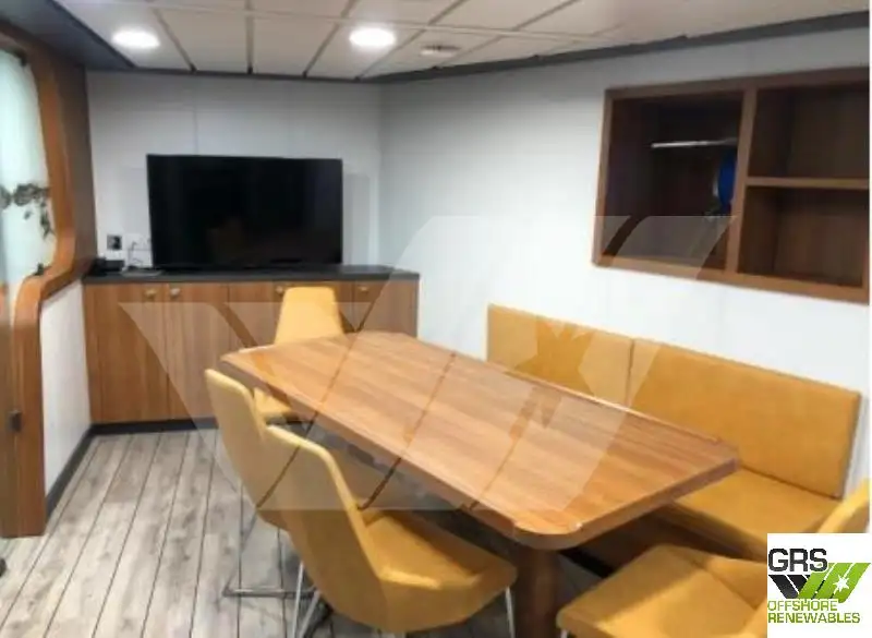 Tàu kéo lưới để bán