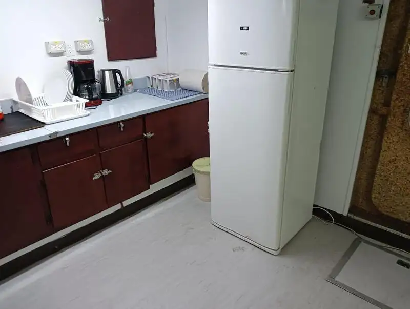 Tàu container để bán