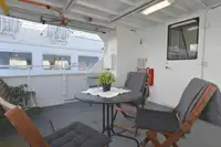 Tàu du lịch để bán