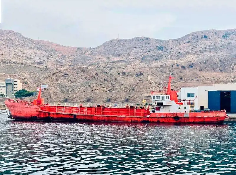 Tàu container để bán
