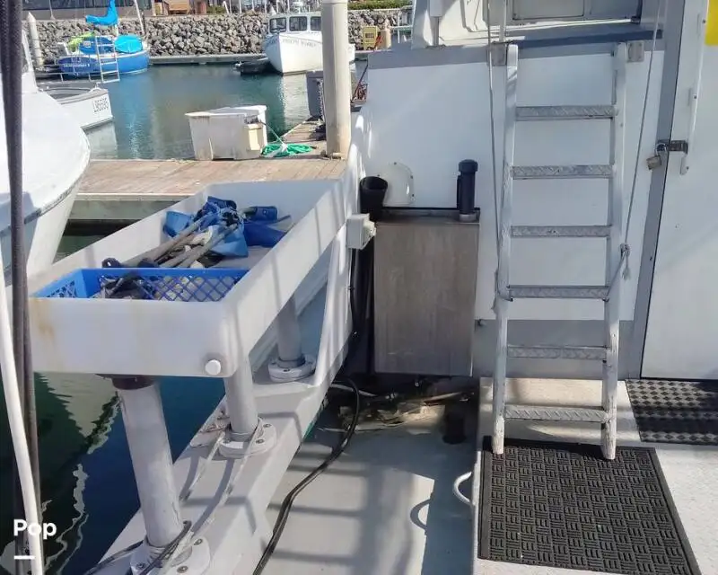 Tàu hỗ trợ lặn để bán
