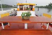 Tàu du lịch để bán