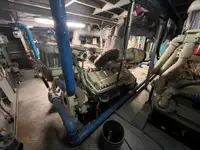 Tàu chở thủy thủ đoàn để bán