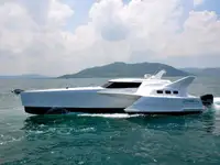 Tàu chở khách rao bán