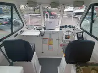 Tàu kéo lưới để bán