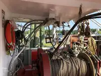 Tàu kéo lưới để bán