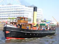 Tàu kéo để bán