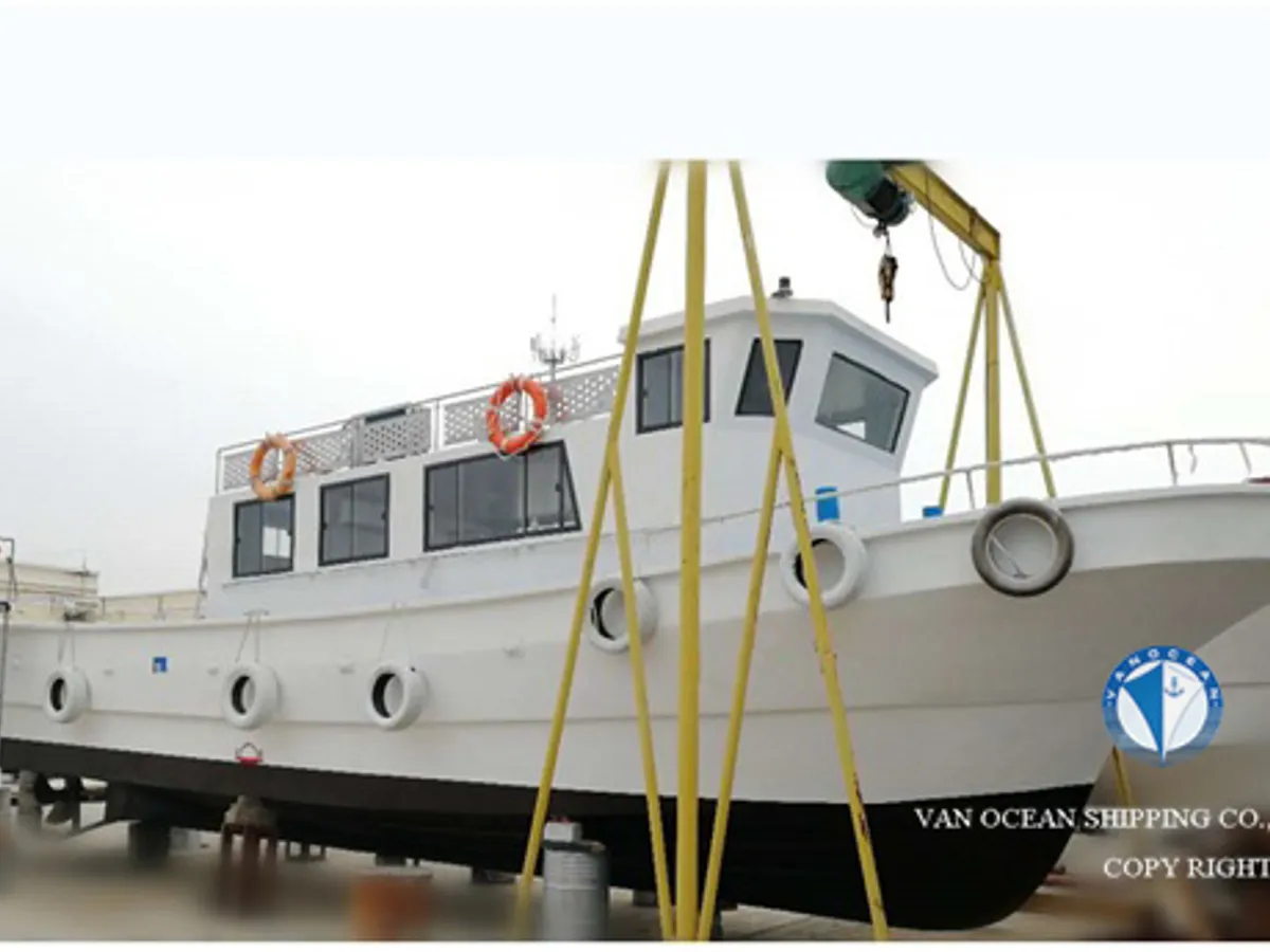 Tàu kéo lưới để bán