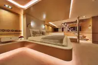 Tàu du lịch để bán