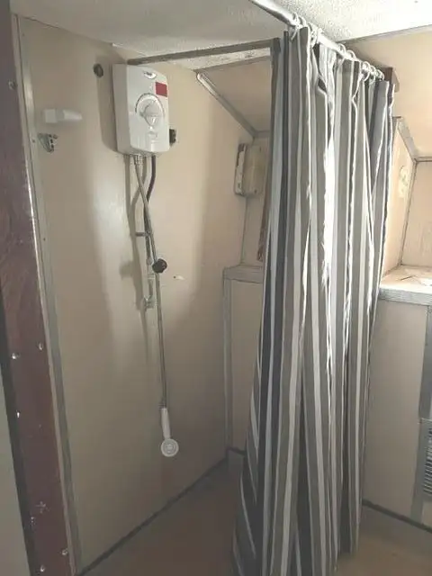 Sà lan chở người để bán