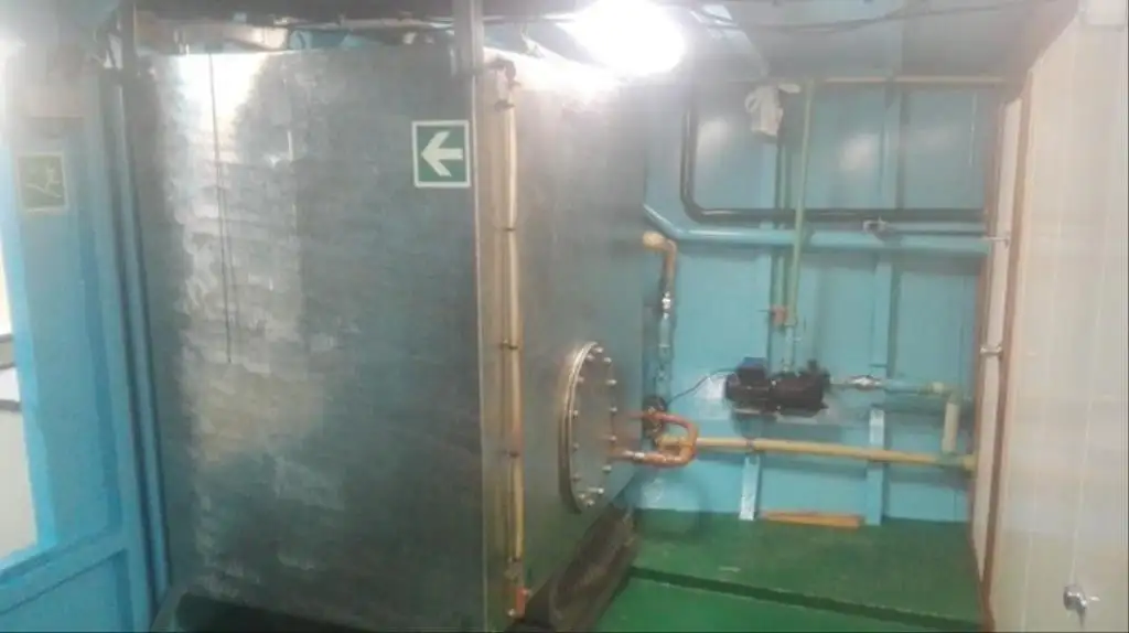 Tàu làm việc để bán