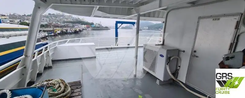 Tàu chở khách để bán