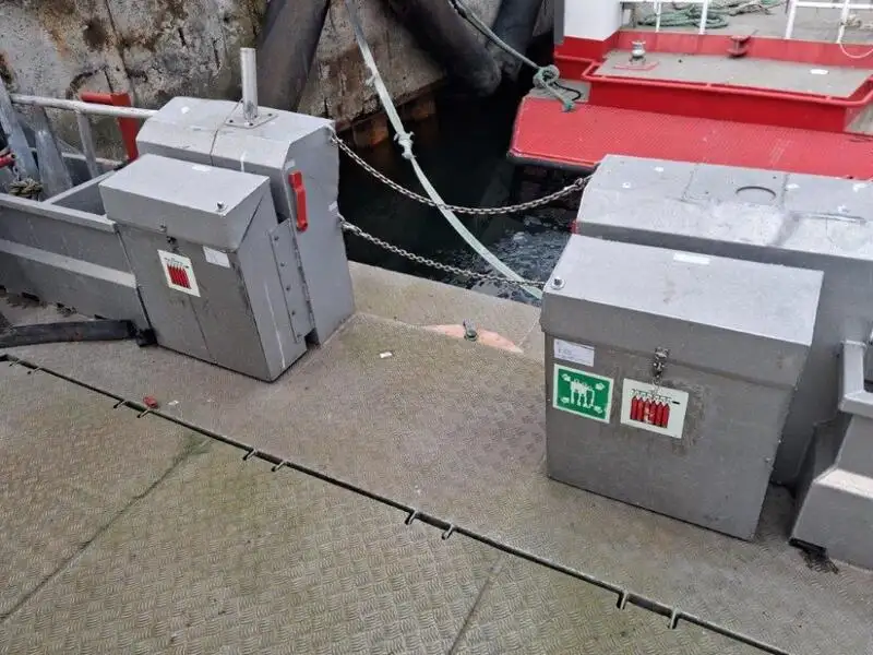 Tàu làm việc để bán