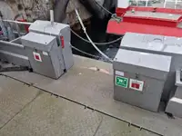 Tàu làm việc để bán